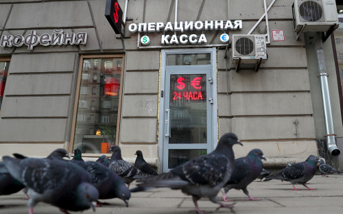 Банки зафиксировали всплеск спроса на кредиты на фоне обвала рубля